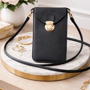 BLACK CROSSBODY. EUC.